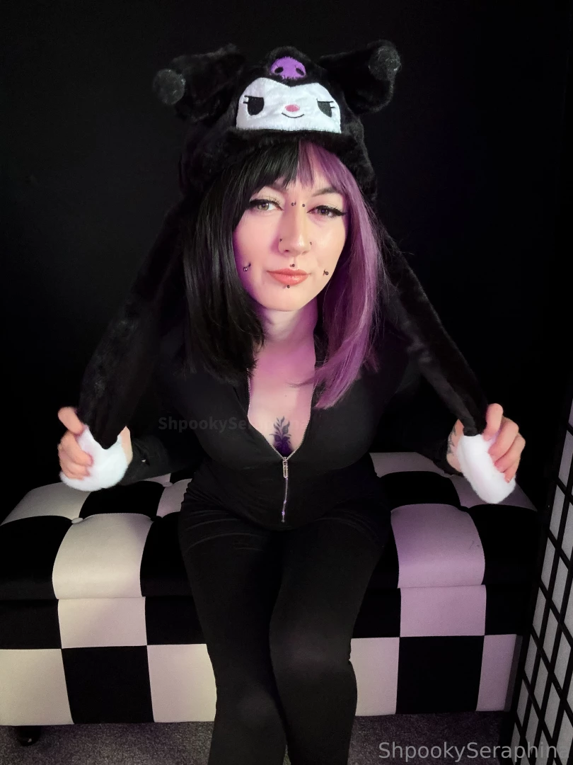 If kuromi was a bop gunna be fighting hello kitty on her island 