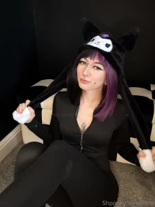 If kuromi was a bop gunna be fighting hello kitty on her island part 2