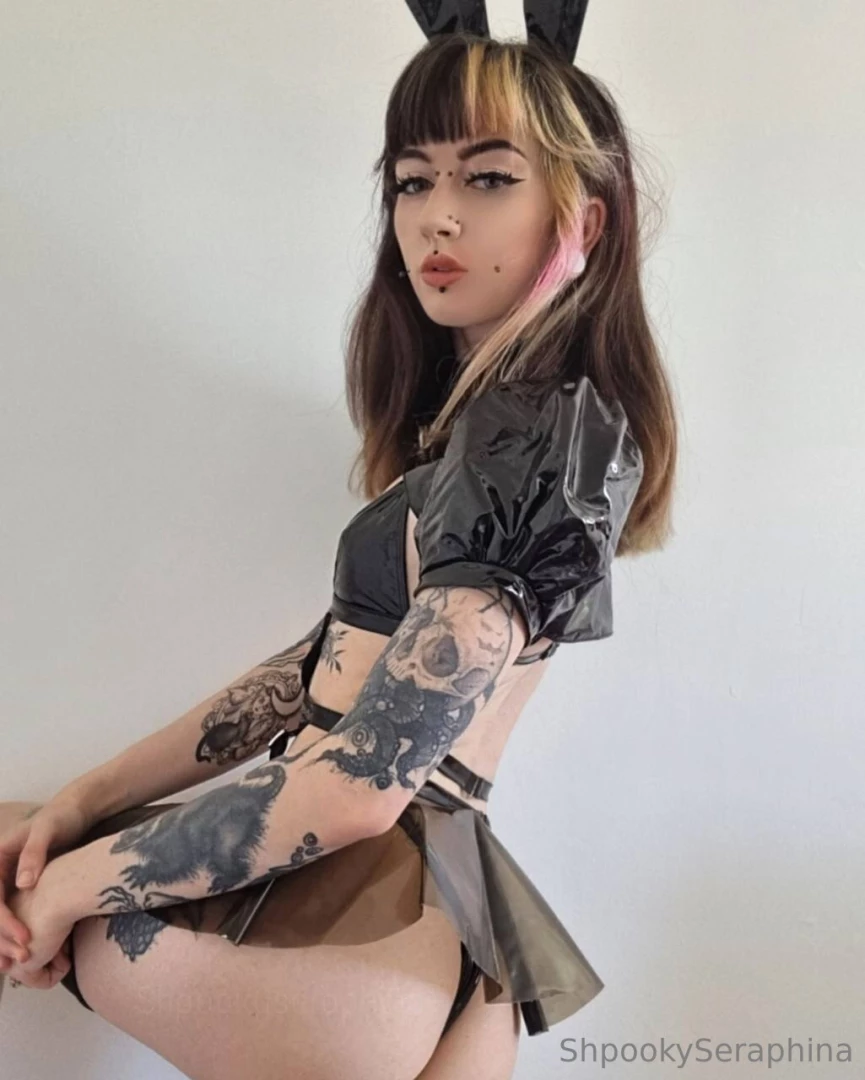 Do you like how my ass looks in this outfit 