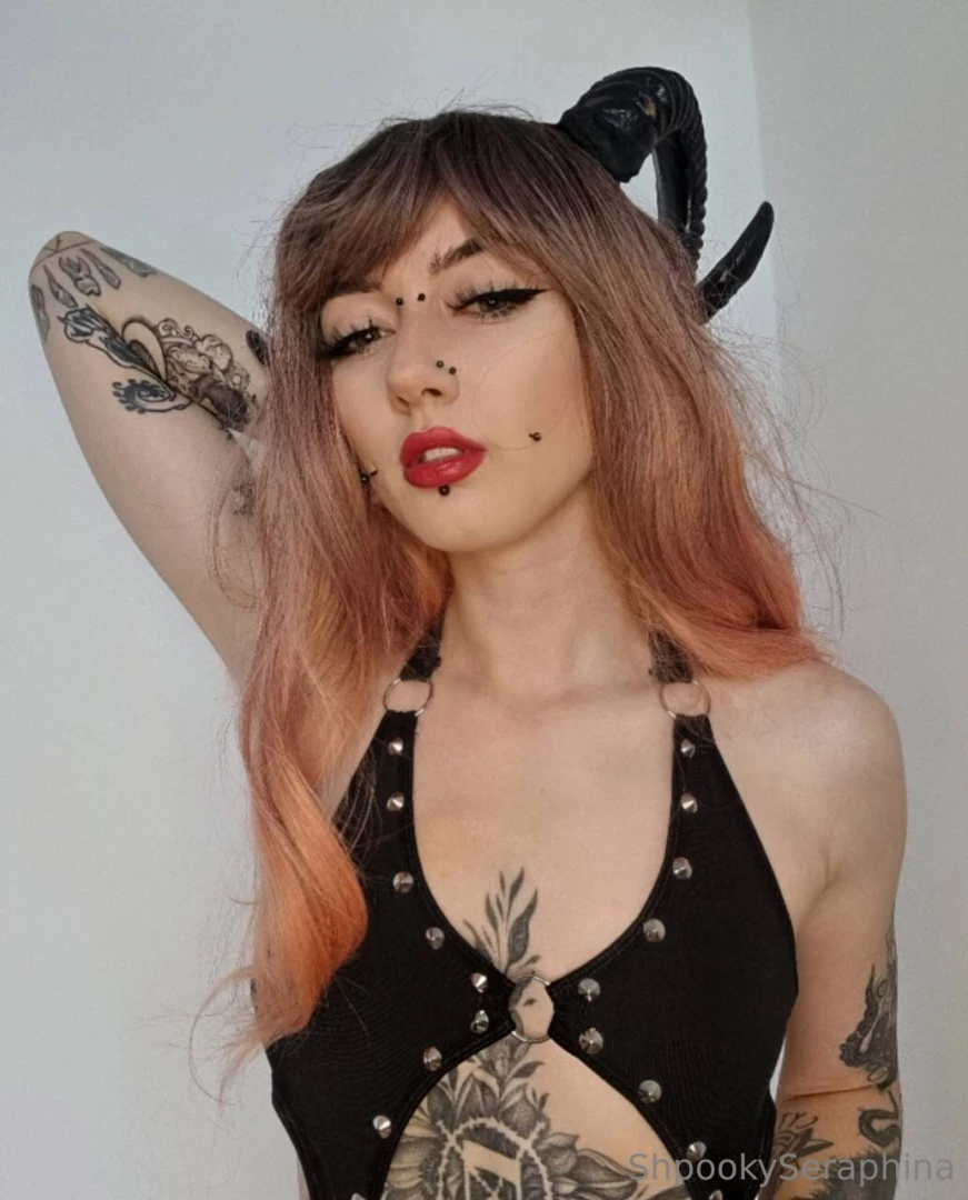 Slutty demon girl tries to seduce you what would you do 