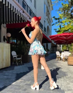 Like this post if i brightened up your day with this pic zoeydigiacomo