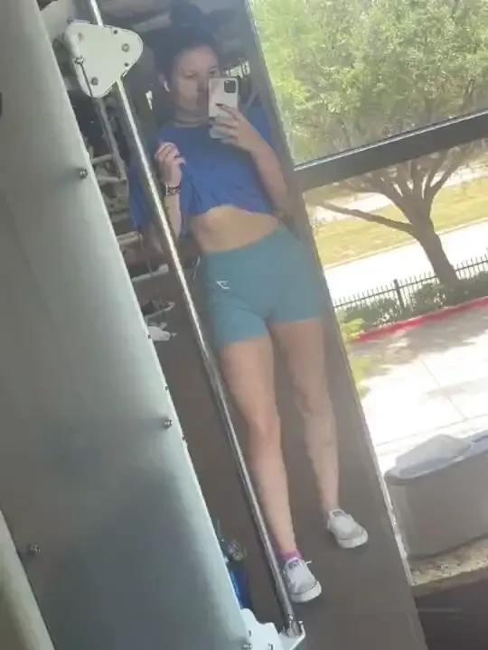 I m always so horny in the gym way too many pheromones around here 