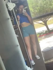 I m always so horny in the gym way too many pheromones around here