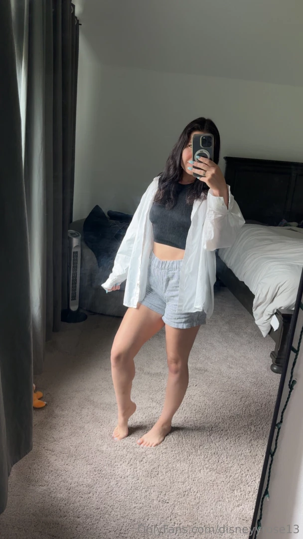 I m online message me on disneyyrose to chat 