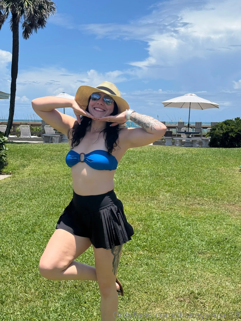 Free cum show in your dms the second you join my vip disneyyrose 