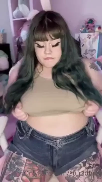 I felt super cute in this outfit so u know that means i had to strip 