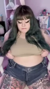 I felt super cute in this outfit so u know that means i had to strip