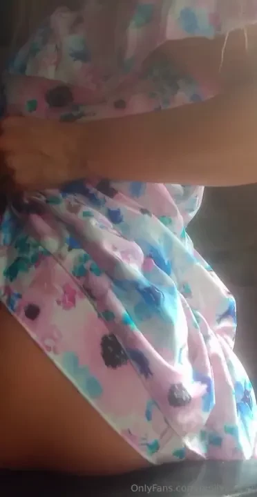 Look at the creases my summer dress has made on my booty coz i got no 