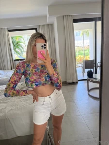 Message me here to see what s under https onlyfans com mommacelinex part 1