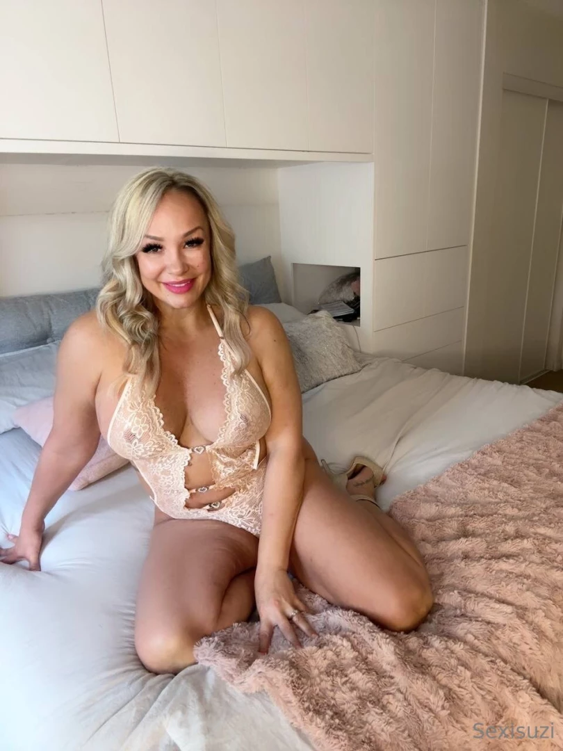 Hey babe which do you wanna see more my ass or my pussy 