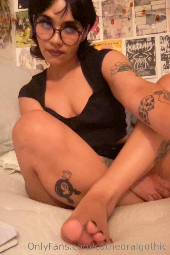 Are any of y all foot guys please give me reasons to make foot content part 1 