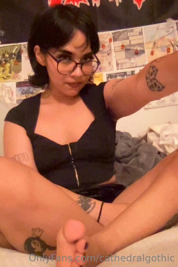 Are any of y all foot guys please give me reasons to make foot content 