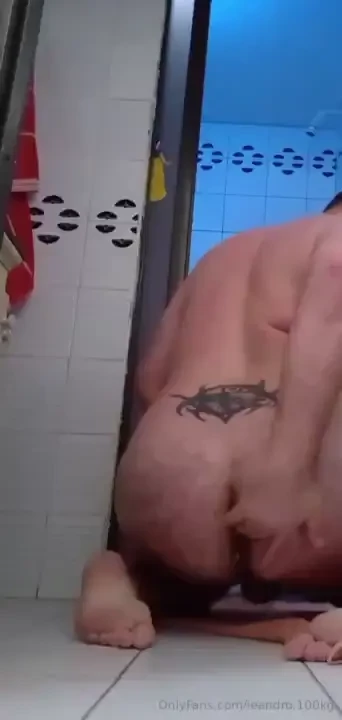 Jugando con mi dildo en mi cola caliente playing with my dildo in my 