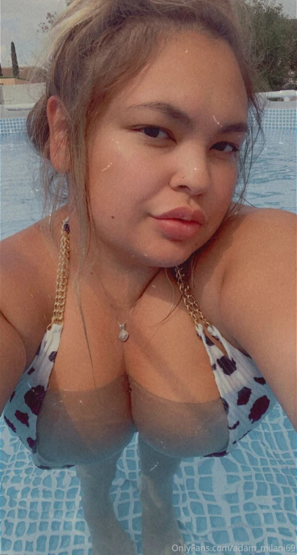 Baby check those dms asian_babe10 