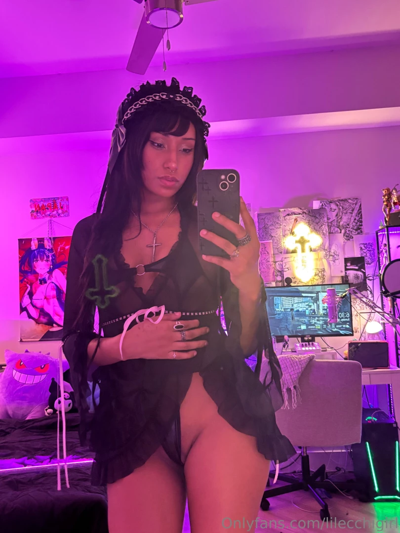 Wanna see what i ve got under here hint it s not much 