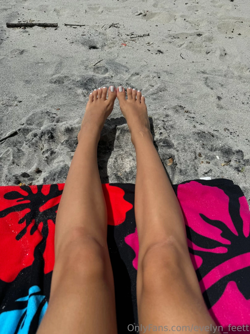 Would you worship my feet at the beach 