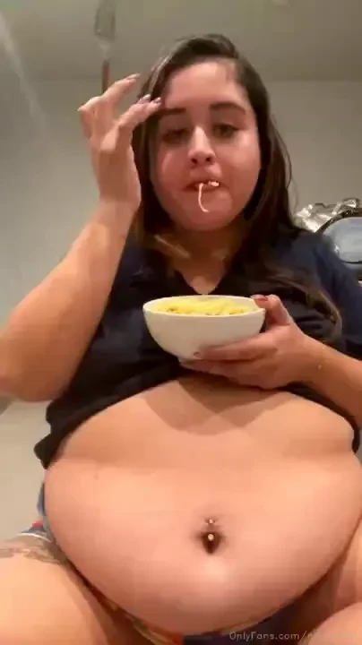 Eating pasta on liveee 