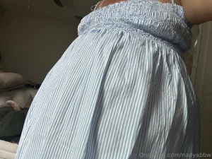 My belly in this dress is so cuteeeeeee omg