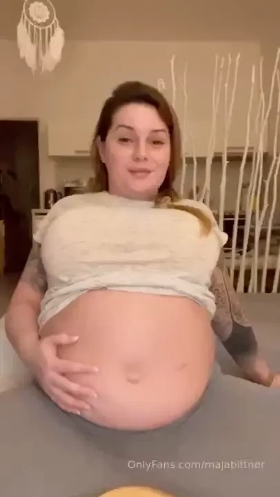 I think the daily weight gain shakes are starting to show on the piggy 