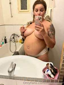 2 hours after pudding chugging shooting still bloated af