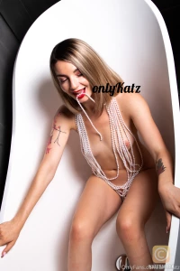 I love pearl necklaces would you give me one