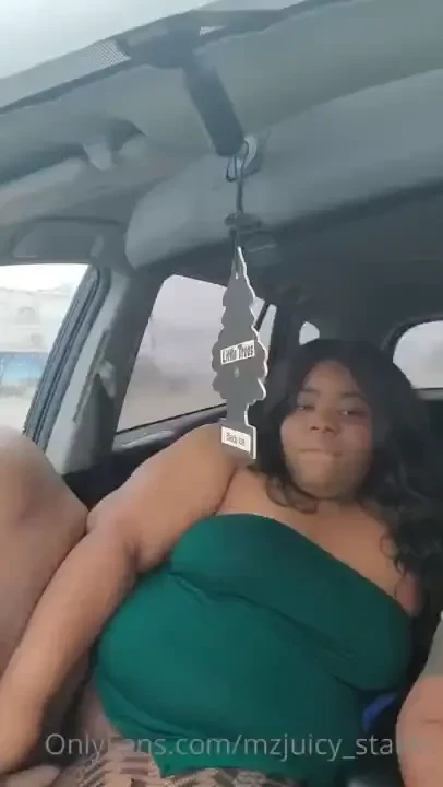I was so horny i just had to make this pussy squirt in the car while 
