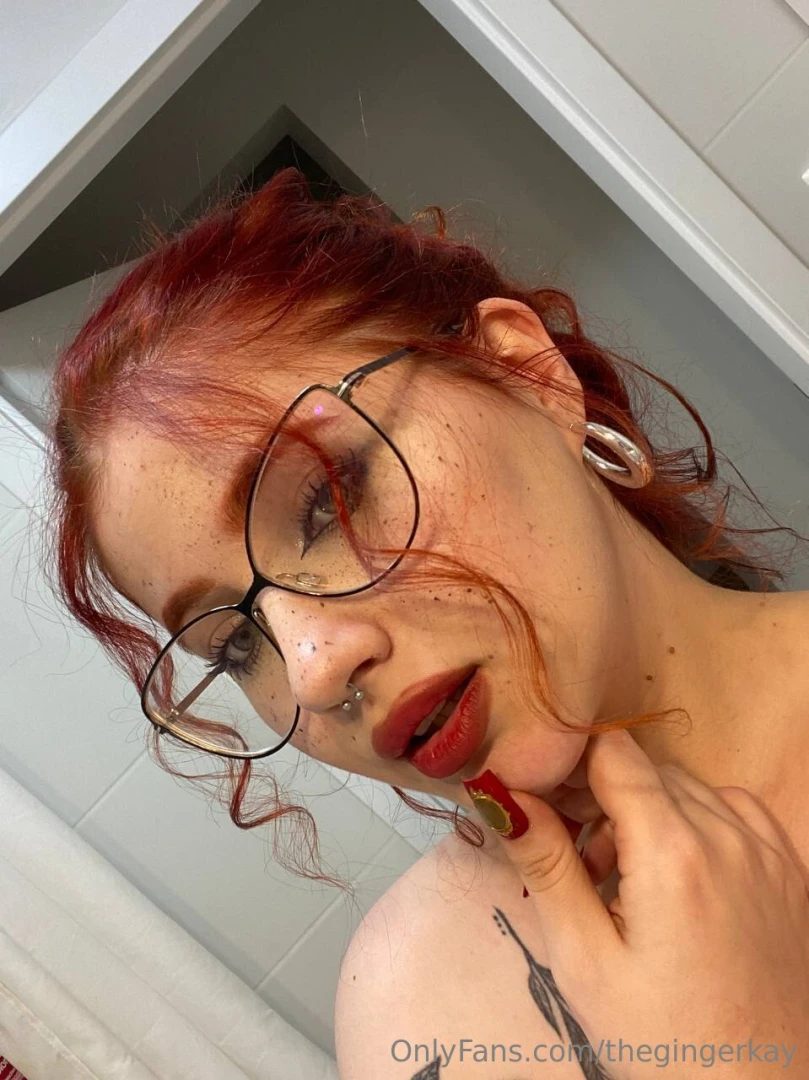 Does red lipstick on my lips look good on me 