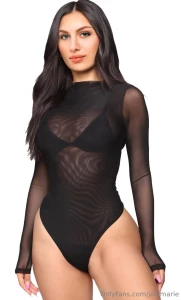 I m dying to do a photoshoot in just the accessories but i m gonna