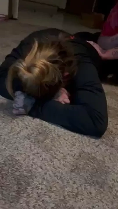 The magical hands of croptopcowboy doing a little more then masssaging 