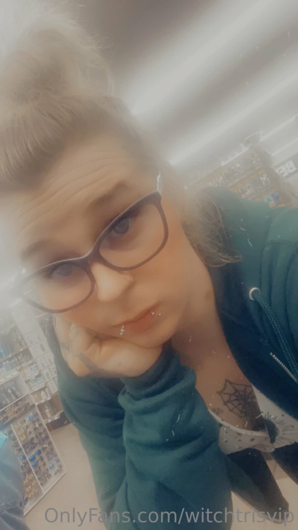 I m doing my live stream tommorow instead of tonight had to go work on 