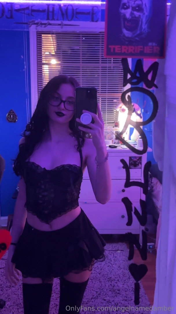 Want to see the skirt off 