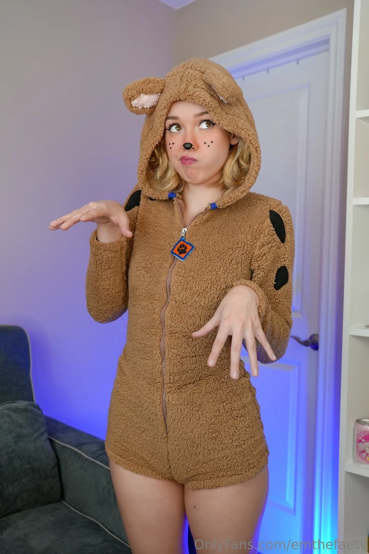Day 5 of 31 days of cosplay for fae-o-ween it s scooby-doo himself 