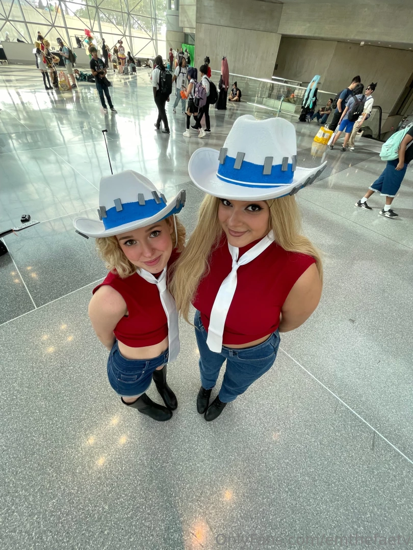 Photo dump from anime nyc 2024 soooo much fun 