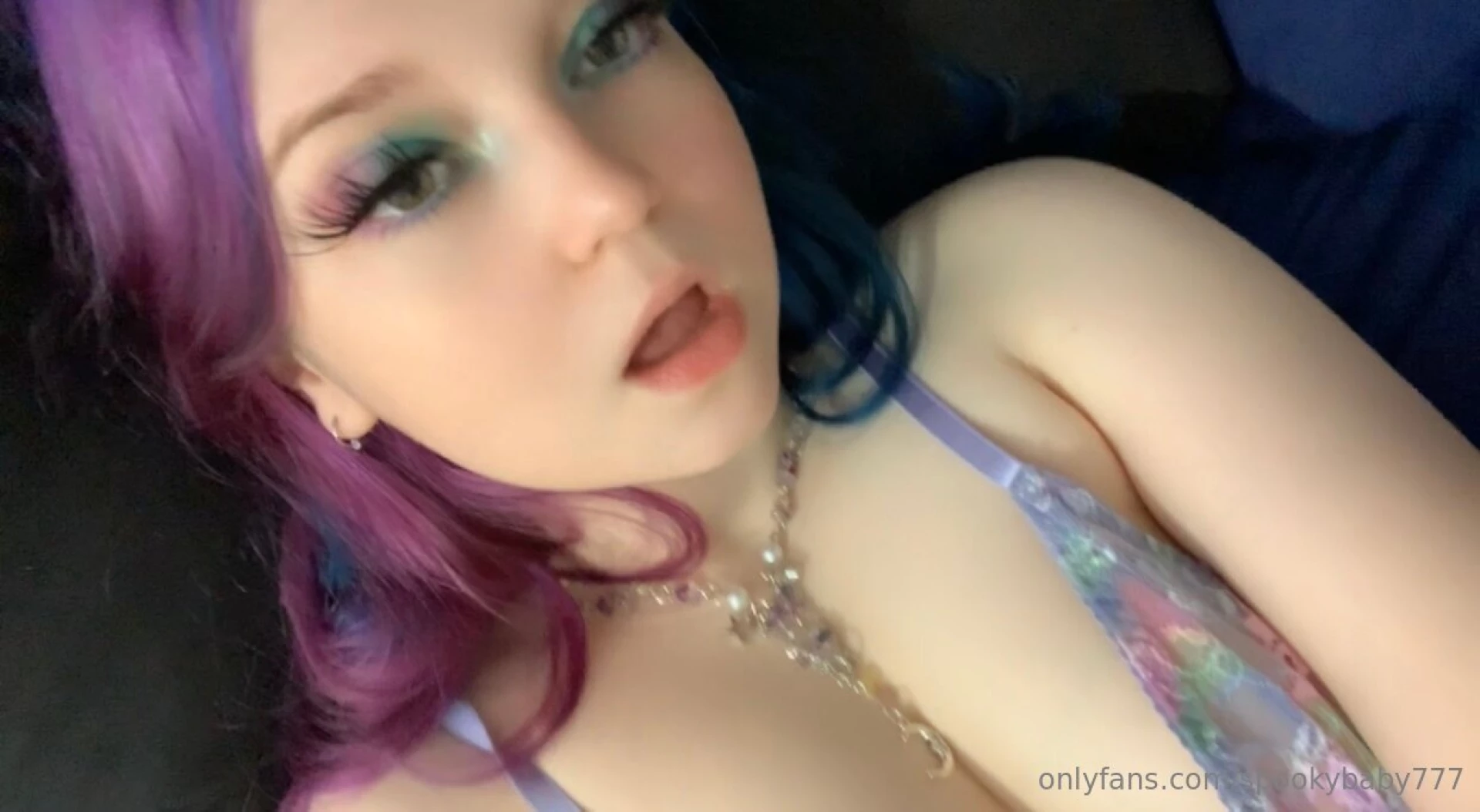 Using a pink vibrating dildo on my wet lil pussy 