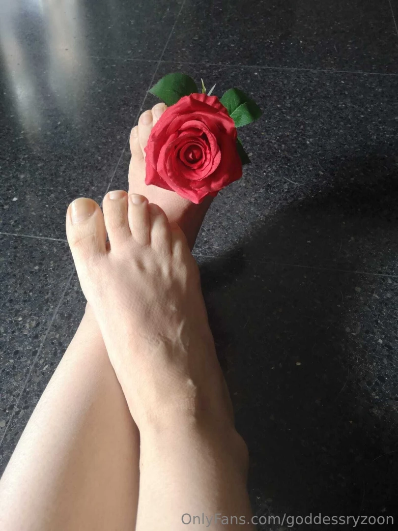 My feet have caught a rose but i know you want to be the one to catch 