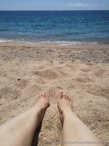 My feet in the sand waiting for you today i m taking you to the beach