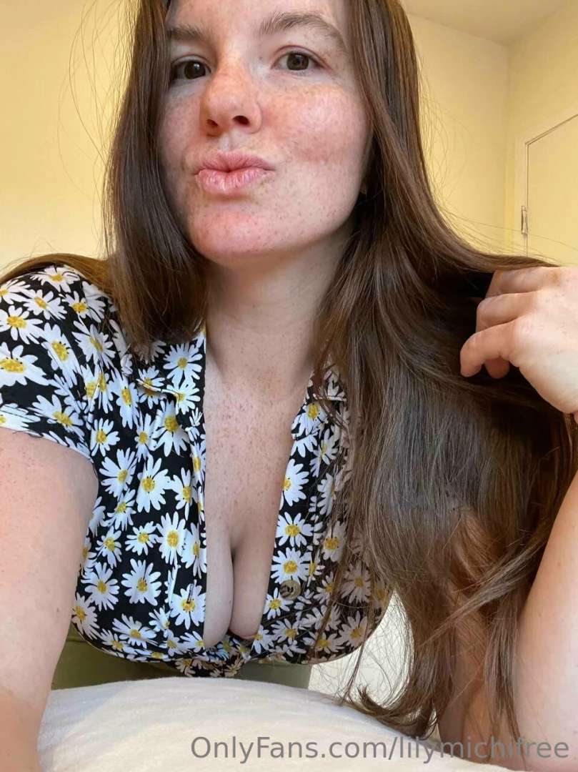 I want to leave my lipstick stained on your dick lilymichi 