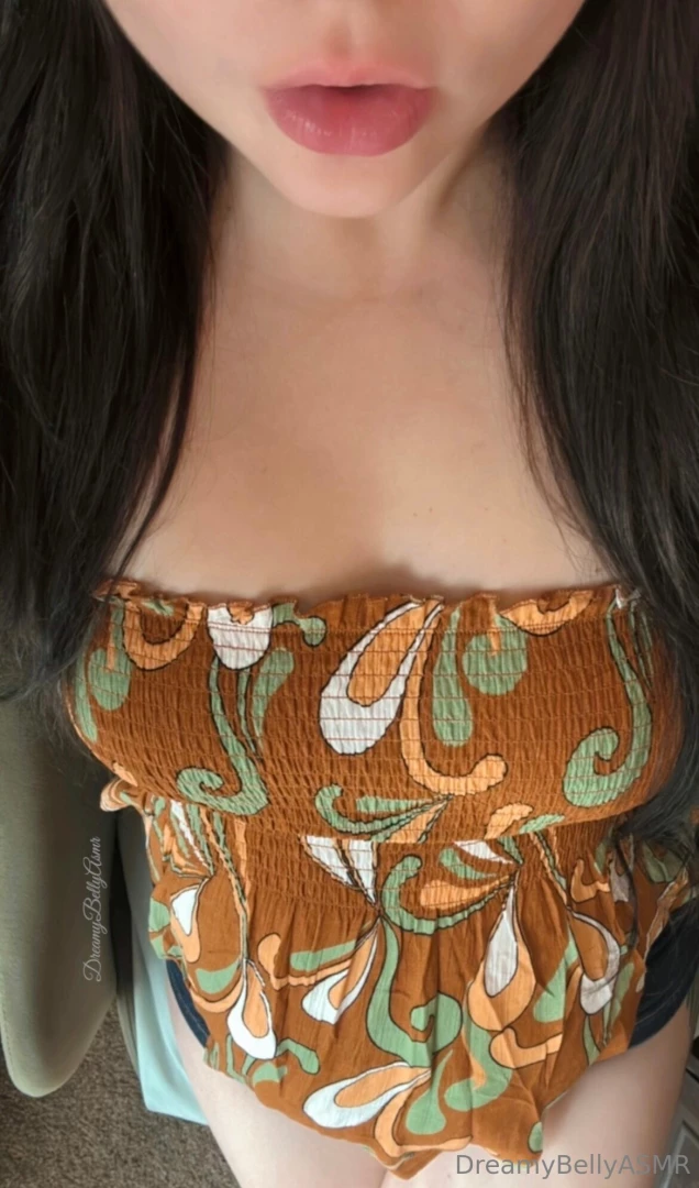New lil outfit with hot booty shorts 