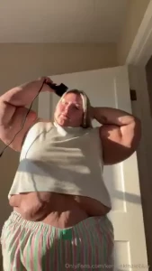 This crop top doesn t contain my belly i m sure yall don t mind though