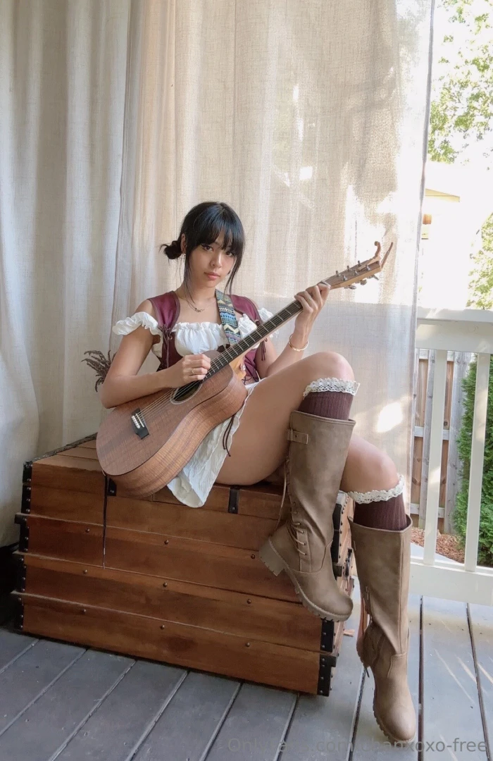 Wanna see a bard girl seduce you at the tavern vip chanxoxos fans got 