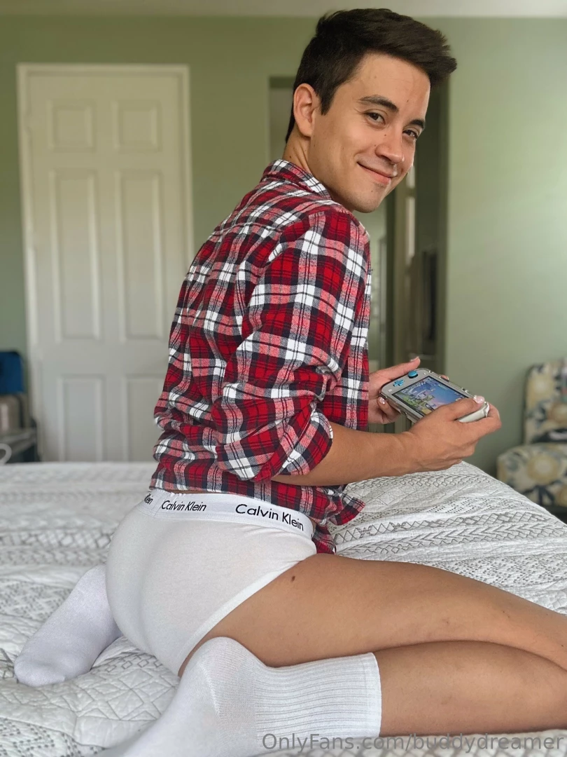 Your gaymer bf reporting for hump day 