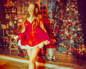 How cold is it where you live i bet we need to warm up