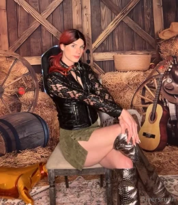 First time wearing a wig out to a bar good thing i was too sober to