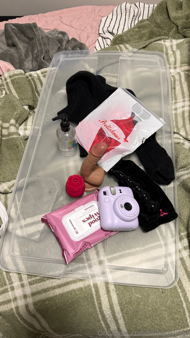 On my way to use my friend s apartment for some filming and customs 