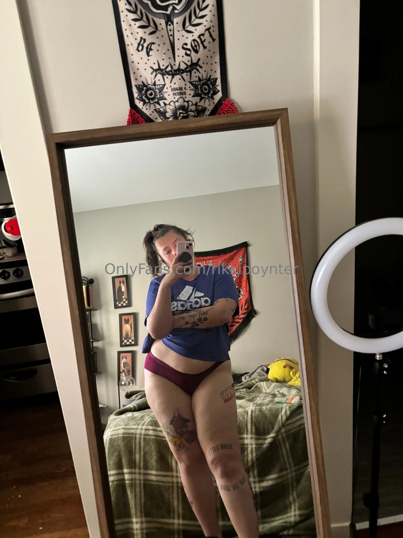 Got a meeting in 5 min if you tip 10 i ll dm a better quality and 
