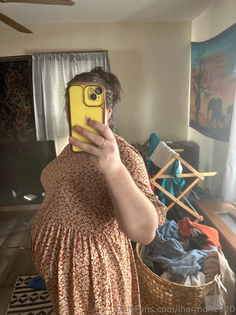 Ignore my messy room but i practically look pregnant 