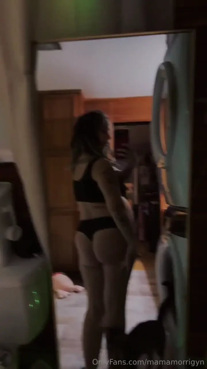 Counting down- 7 more weeks are you gonna miss my belly 