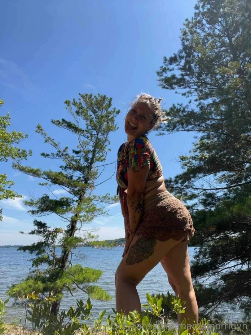 Ahh i love a beautiful summer day to kayak and jump in a lake now i 