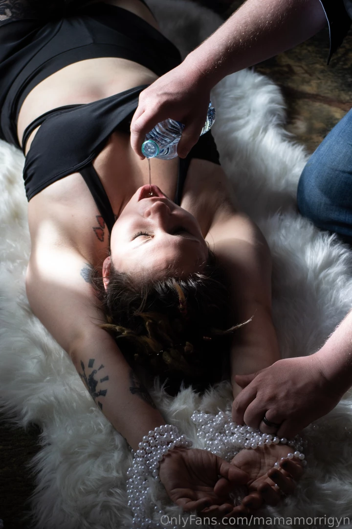 All i want for milfs day is for you to set your phone background to a part 5 