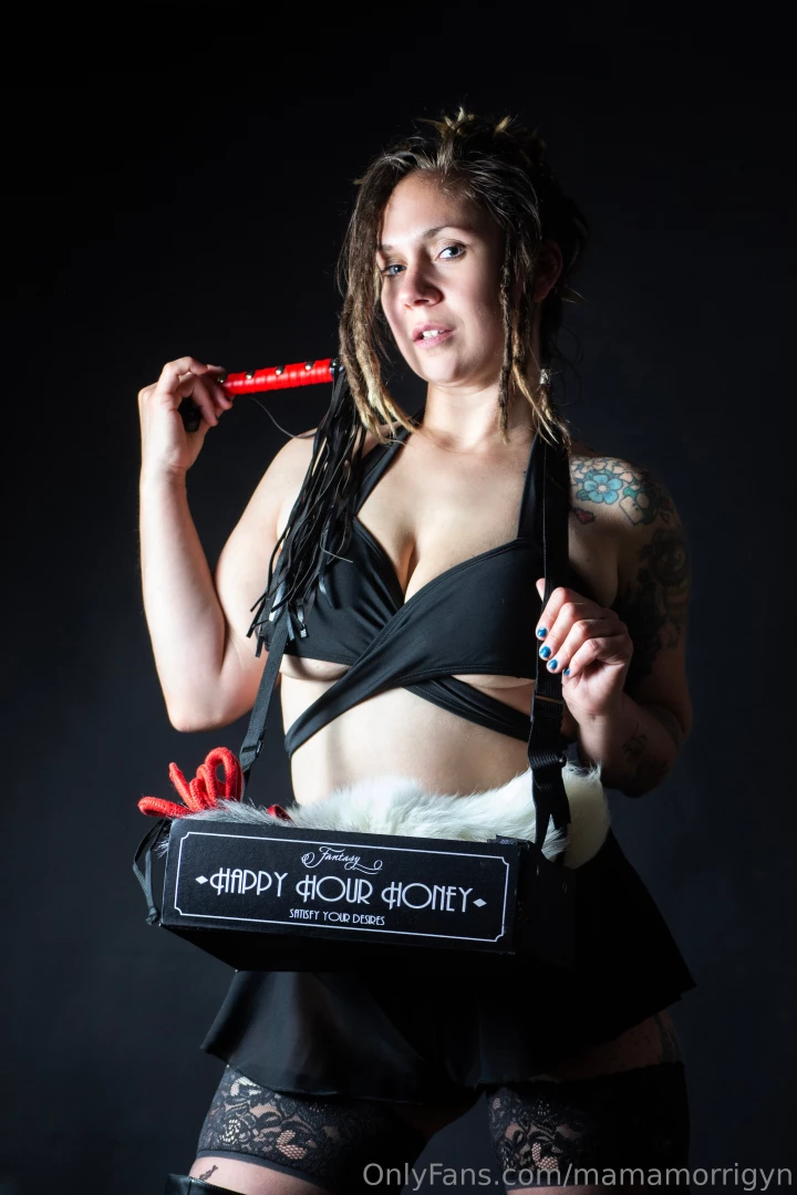 All i want for milfs day is for you to set your phone background to a 